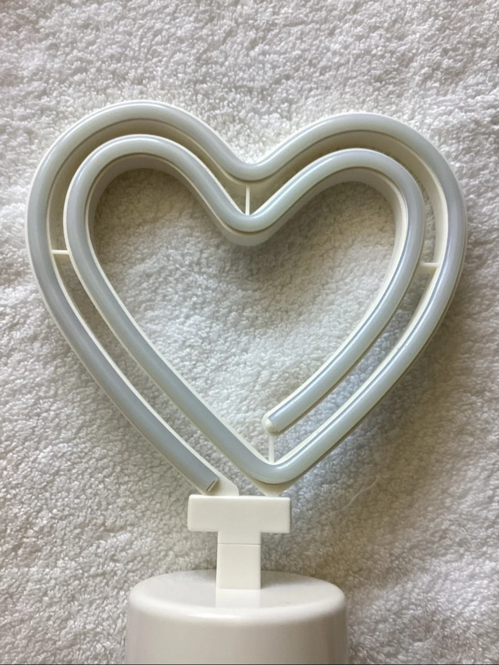 White Heart Accent Light, Battery Operated, multicolor when lit 🔥